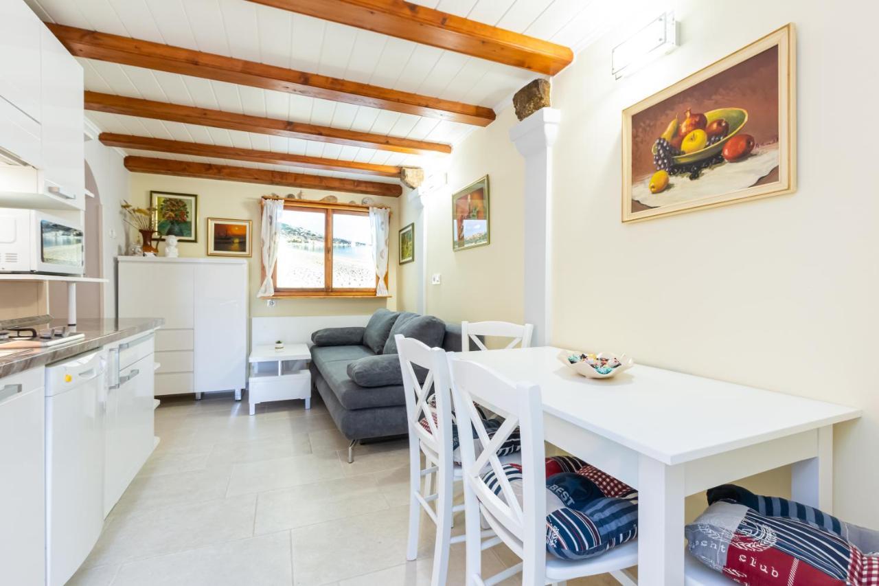 Apartment Sepat With Free Parking Place In Baska Exterior photo